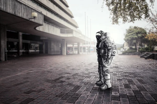 Astronauta que aterrou na cidade — Fotografia de Stock