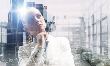 dalgın iş kadını