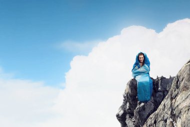 Kız turistik dinlenme. Karışık teknik