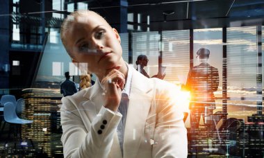 Düşünceli Bayan patron