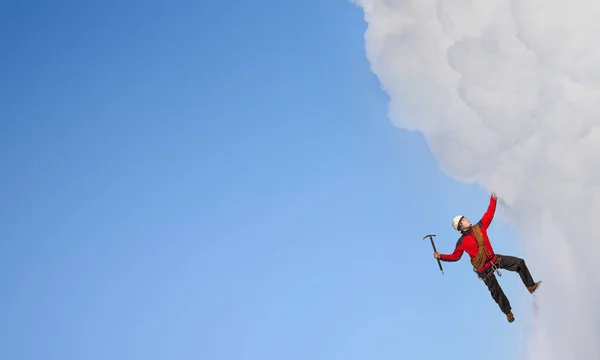 La escalada extrema es su adrenalina. Medios mixtos —  Fotos de Stock