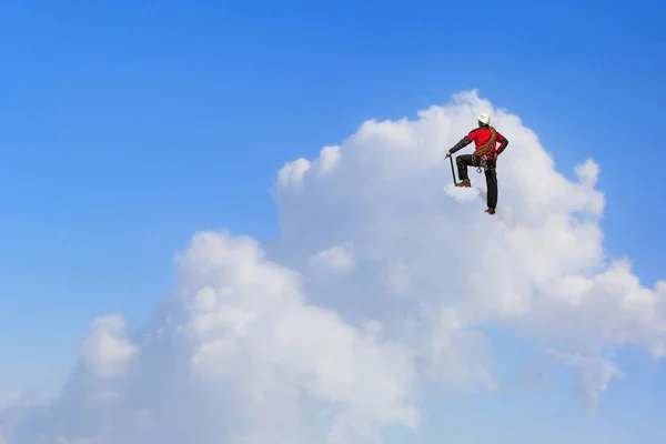 La escalada extrema es su adrenalina. Medios mixtos — Foto de Stock