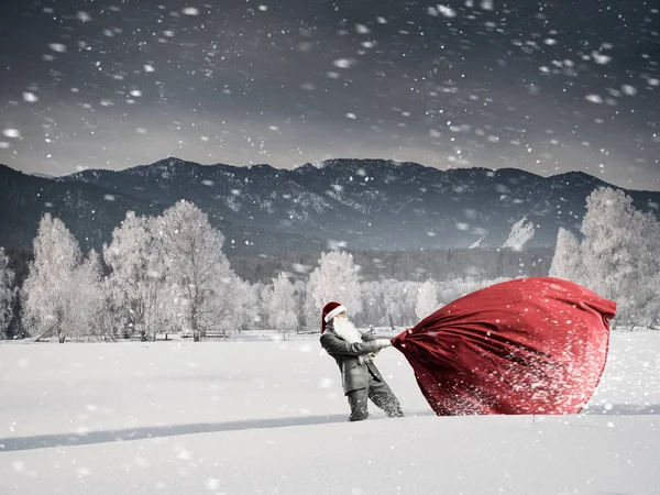 Santa att skynda sig. Mixed media — Stockfoto