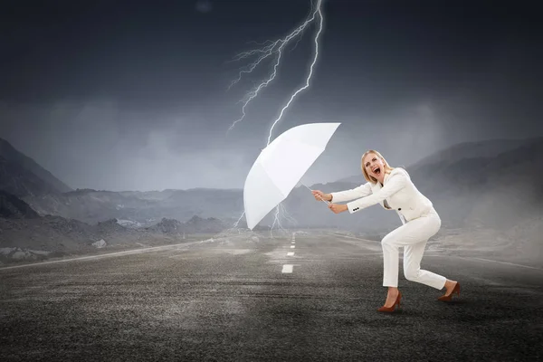 Stark genug, um sie herauszufordern. Gemischte Medien — Stockfoto