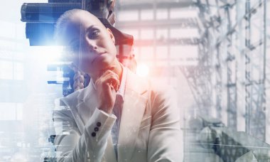 dalgın iş kadını