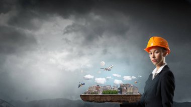 Kadın sunan inşaat projesi. Karışık teknik