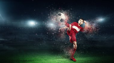 O bir şampiyon olmaya devam etmektedir. Karışık teknik