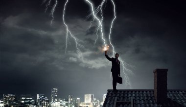 Yıldırım çarpıcı smartphone. Karışık teknik