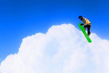 snowboard yaparken atlama