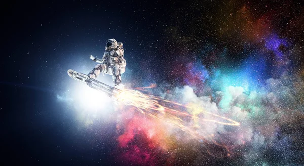 Yönetim Kurulu uçan üzerinde uzay adamı. Karışık teknik