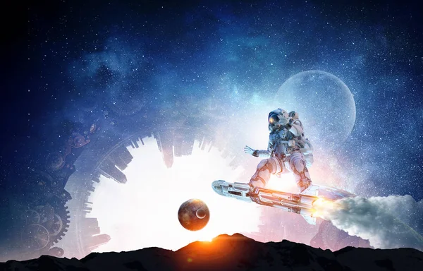 Yönetim Kurulu uçan üzerinde uzay adamı. Karışık teknik