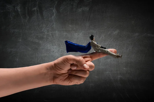 Heldin Frau reitet Finger. Gemischte Medien — Stockfoto