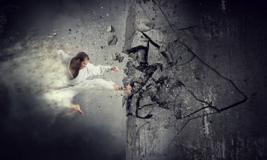 Kimono ara duvar adam. Karışık teknik