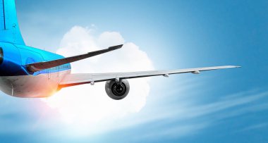 Uçak gök yüksek. Karışık teknik