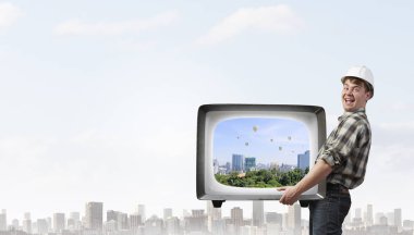 Adamı tv servisine götür. Karışık teknik