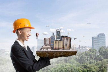 Kadın sunan inşaat projesi. Karışık teknik