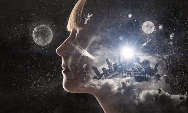 Parlak fikirler kafasının içinde. Karışık teknik