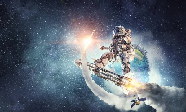 Yönetim Kurulu uçan üzerinde uzay adamı. Karışık teknik