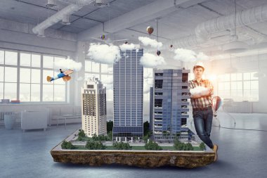 Genç bir mühendis adam. Karışık teknik