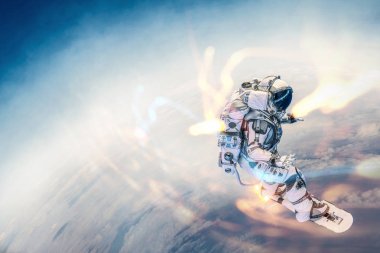 Yönetim Kurulu uçan üzerinde uzay adamı. Karışık teknik