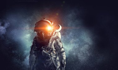 Uzayda astronot explorer. Karışık teknik