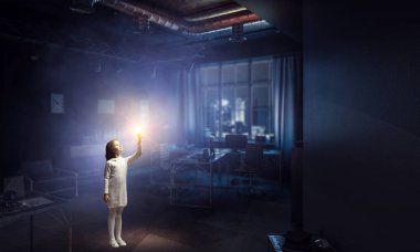 Gizemli bir şey dokunmak. Karışık teknik