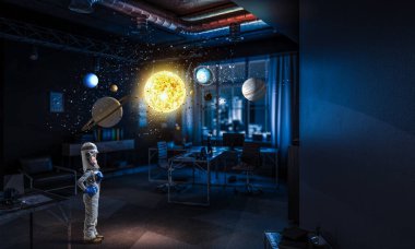 Astronot olmak istiyor. Karışık teknik