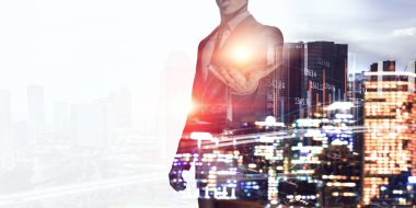 Oluşturucu adam cityscape karşı