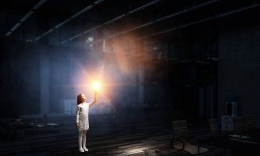 Gizemli bir şey dokunmak. Karışık teknik