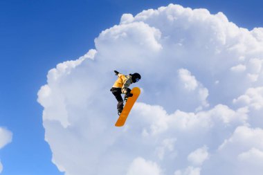 snowboard yaparken atlama