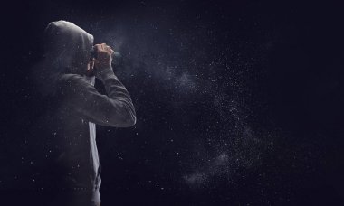 Dürbün hoody bak adam. Karışık teknik