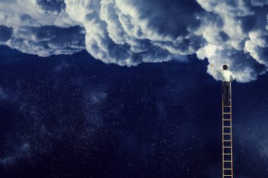 merdiven üzerinde işadamı