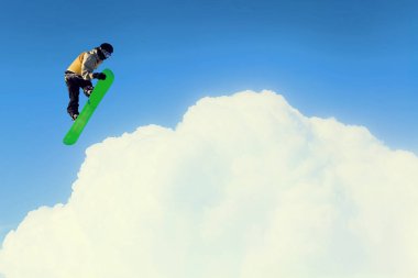 snowboard yaparken atlama