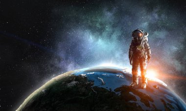 Uzayda astronot explorer. Karışık teknik