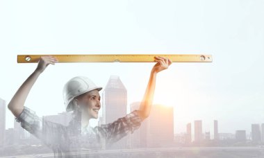 Önlemler alan Oluşturucusu kadın. Karışık teknik