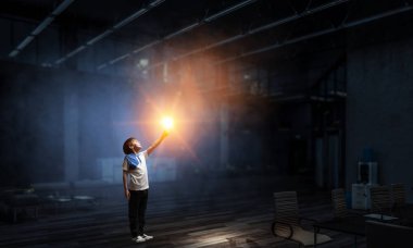 Gizemli bir şey dokunmak. Karışık teknik