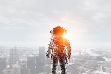 Uzay adamı serüveni. Karışık teknik