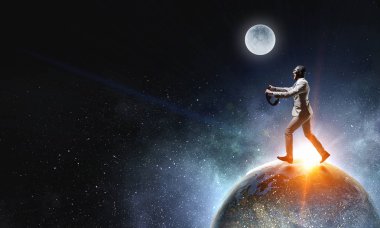 Komik havacı çalıştıran. Karışık teknik