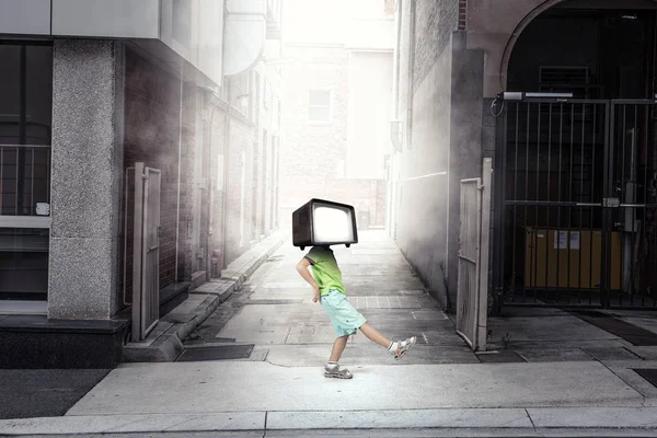 Niños adictos a la televisión. Medios mixtos —  Fotos de Stock