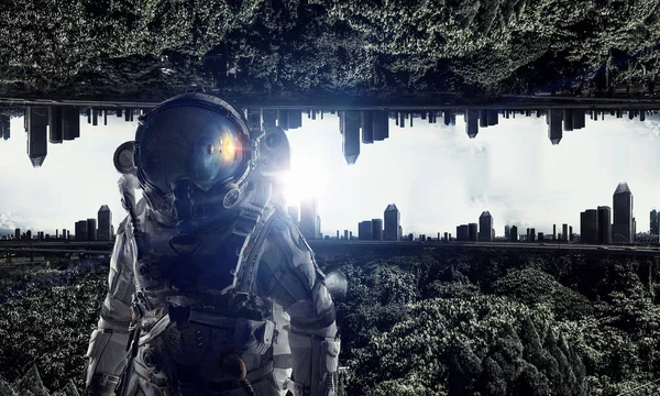 Uzay adamı serüveni. Karışık teknik