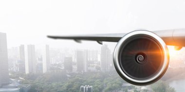 Uçağın gökyüzünde kapatın. Karışık teknik