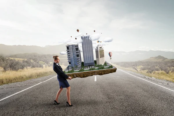 Kadın mühendis ve onun projesi. Karışık teknik