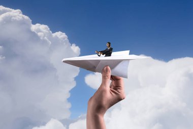 Kağıt Uçak içinde kadın pilot. Karışık teknik