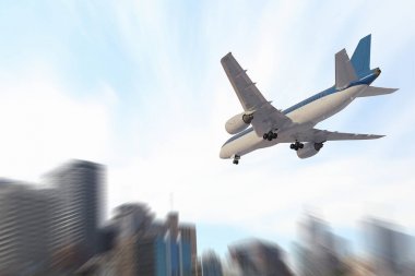 Uçak gökyüzünde. Karışık teknik