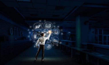 Geç geceye kadar çalışma. Karışık teknik