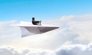 Kağıt Uçak içinde kadın pilot. Karışık teknik