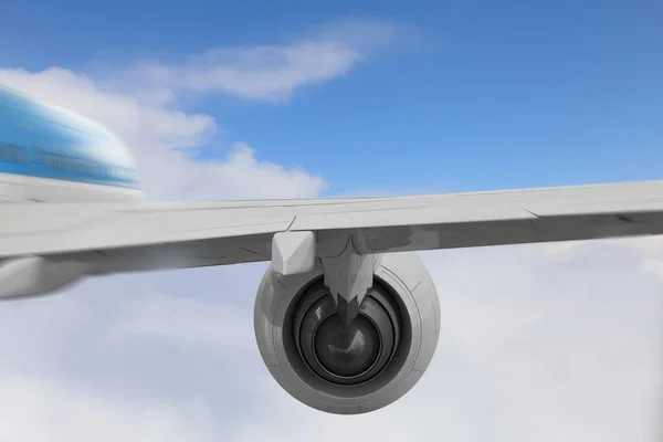 Uçağın gökyüzünde kapatın. Karışık teknik — Stok fotoğraf