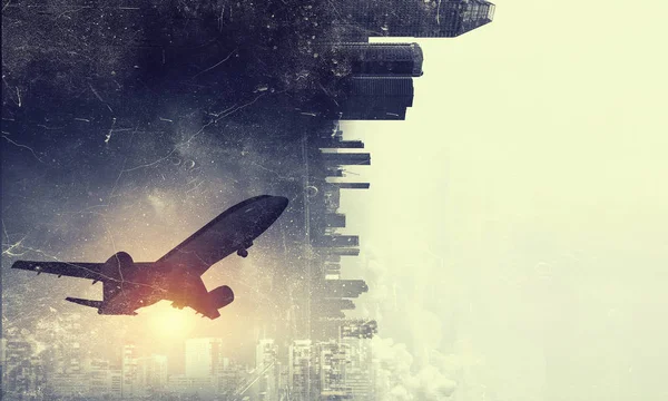 Vliegtuig in de lucht. Mixed media — Stockfoto