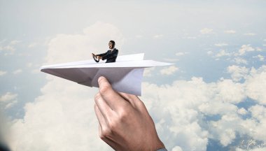 Kağıt Uçak içinde kadın pilot. Karma ortam. Karışık teknik