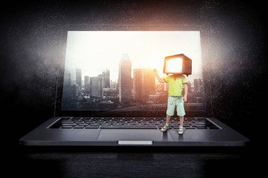 TV çocuk bağımlısı. Karma ortam. Karışık teknik